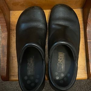 Timberland women’s Newburyport casual alloy toe work shoes